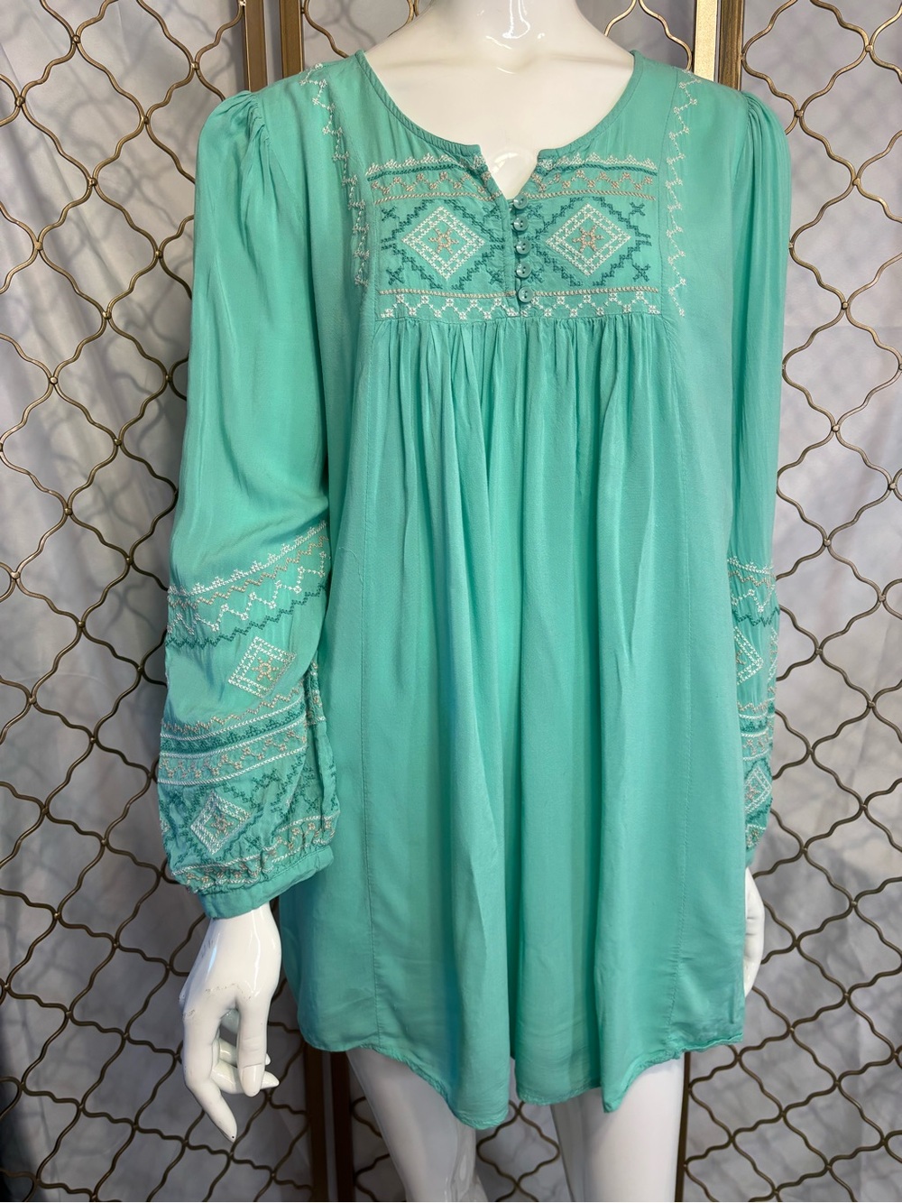 Beautifully Embroidered Peasant Tunic in Aqua in size Large by Molio Relio